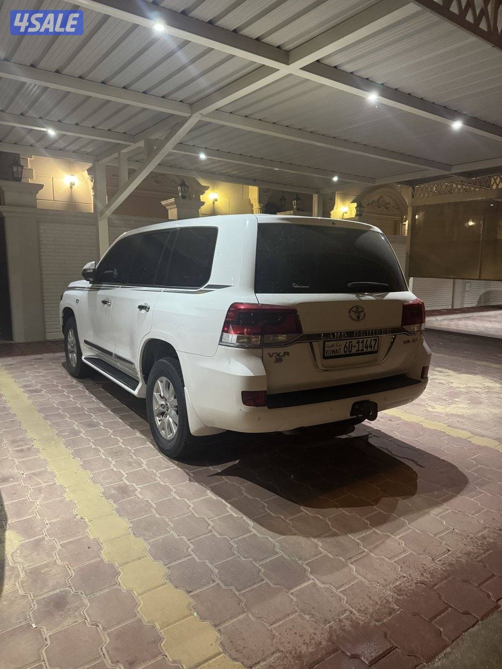 للبيع لاند كلوزر VX.R ابيض2