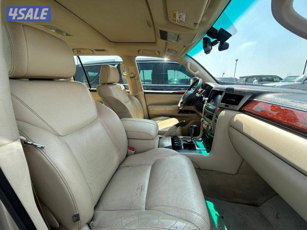 لكزس LX570 درجة ثانيه  موديل 2014 ماشى 220.000 k.m  وارد الساير7