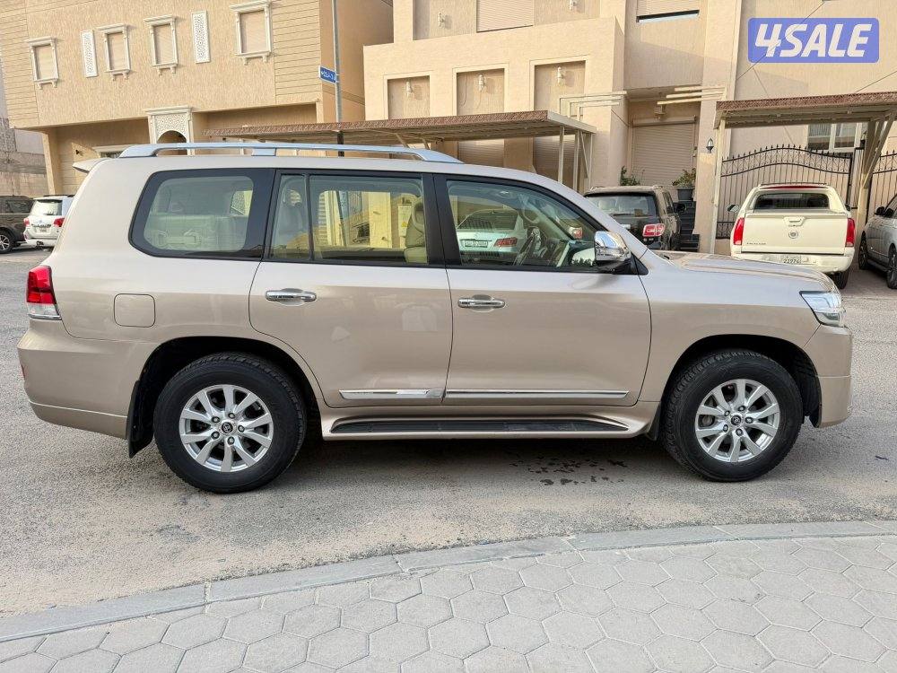 لاند كروز GX.R V8 ٢٠١٦ الساير عداد ١٨٧ ألف شرط الفحص صبغ وكاله كامل2