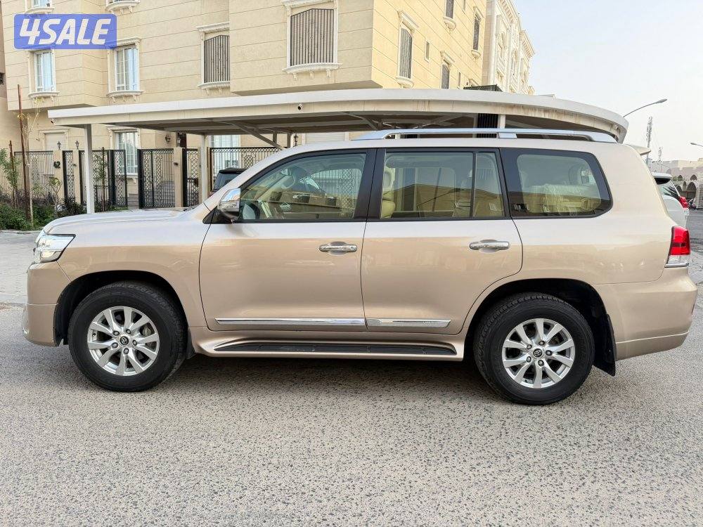 لاند كروز GX.R V8 ٢٠١٦ الساير عداد ١٨٧ ألف شرط الفحص صبغ وكاله كامل3