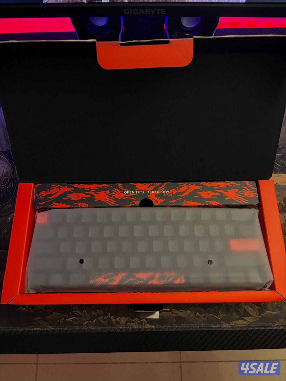 Gaming keyboard steelseries apex 9 mini FAZE CLAN edition1