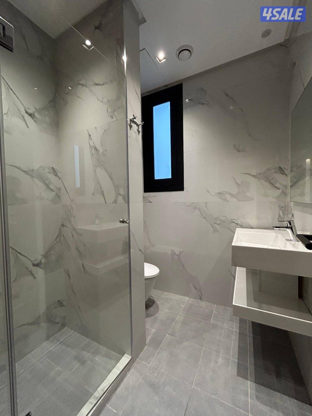 شقة نصف مفروشة للإيجار في مدينة شرق – إطلالة بحر مباشرة مع شهرين مجاني6