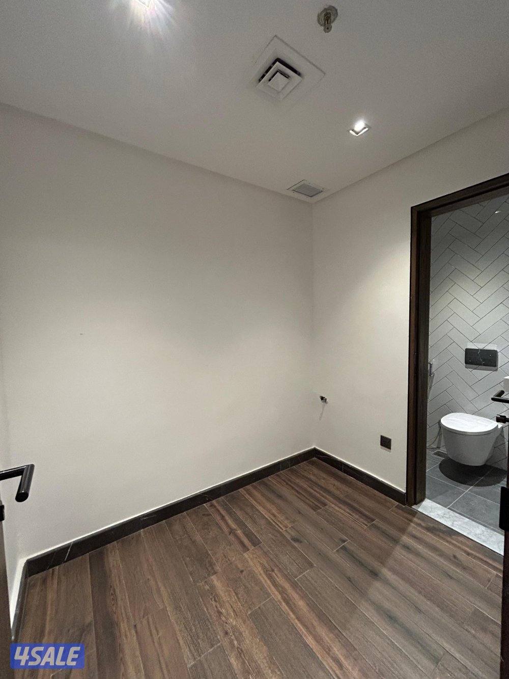 شقة نصف مفروشة للإيجار في مدينة شرق – إطلالة بحر مباشرة مع شهرين مجاني7