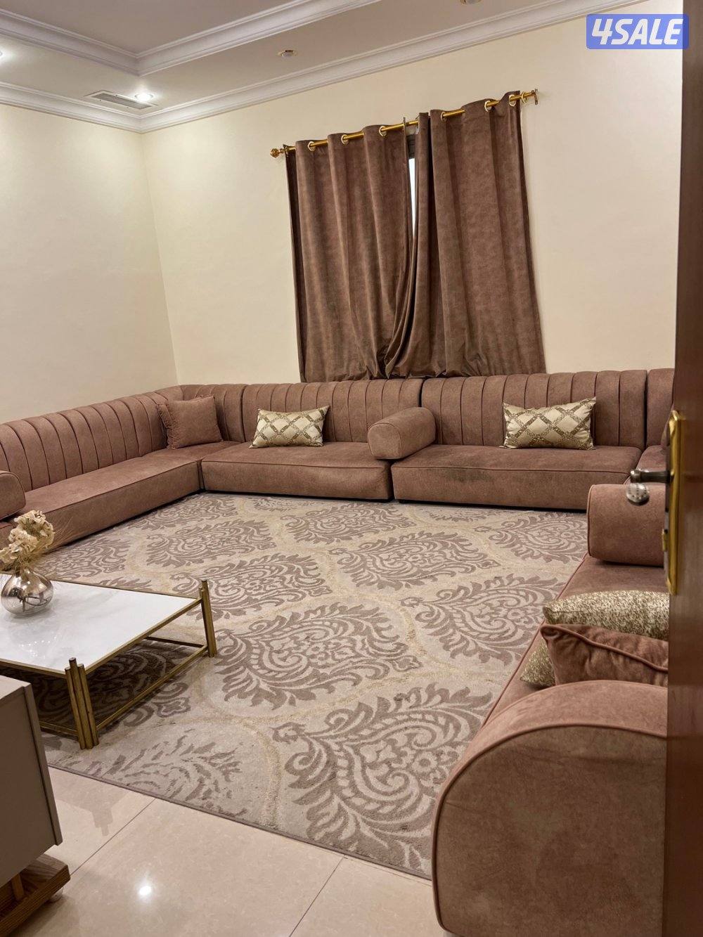 اثاث بحاله ممتازه جلسه كنب مع الستاره و المكتبه فقط0