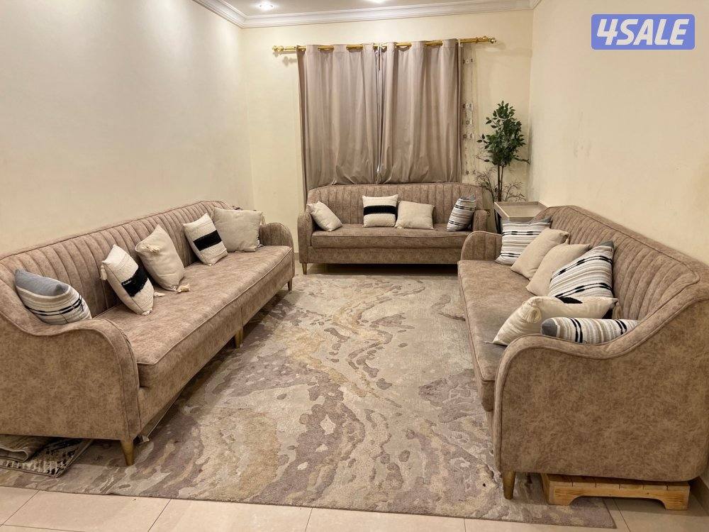 اثاث بحاله ممتازه جلسه كنب مع الستاره و المكتبه فقط1