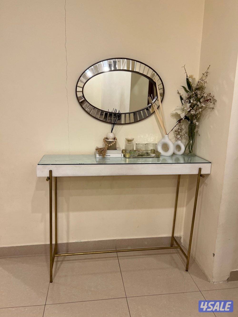 اثاث بحاله ممتازه جلسه كنب مع الستاره و المكتبه فقط3