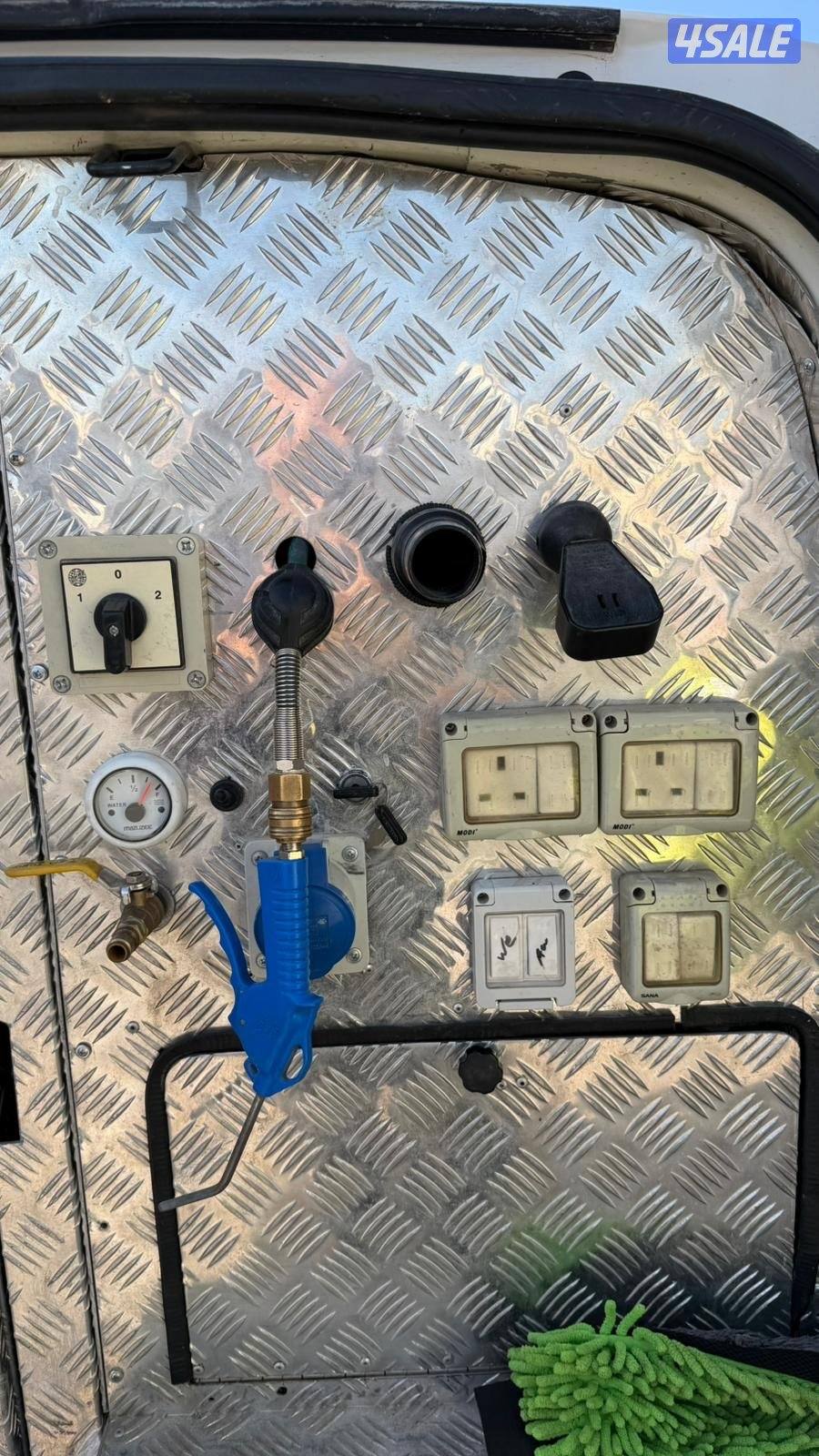 بيجو بارتنر ابيض - سيارة غسيل4