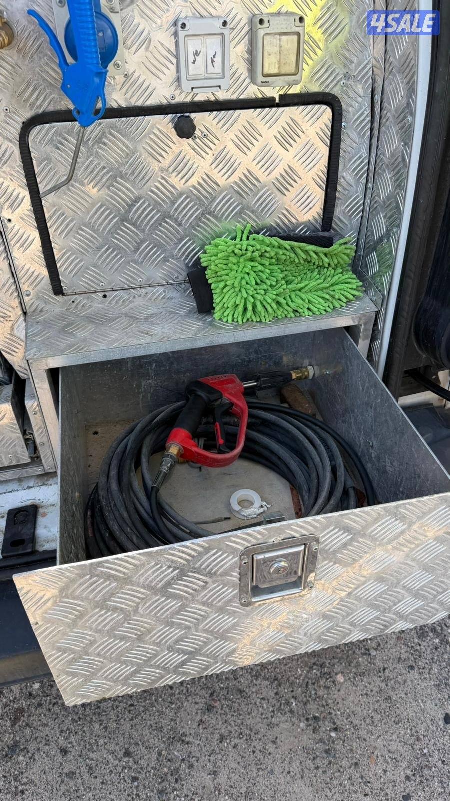 بيجو بارتنر ابيض - سيارة غسيل3