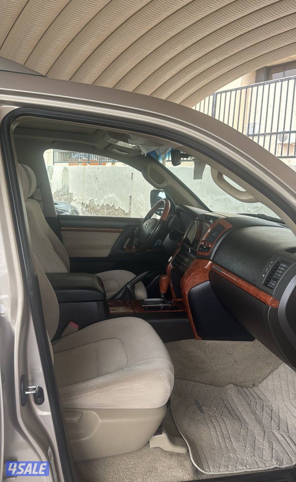 للبيع لاندكروزر موديل 2011 شرط الفحص5