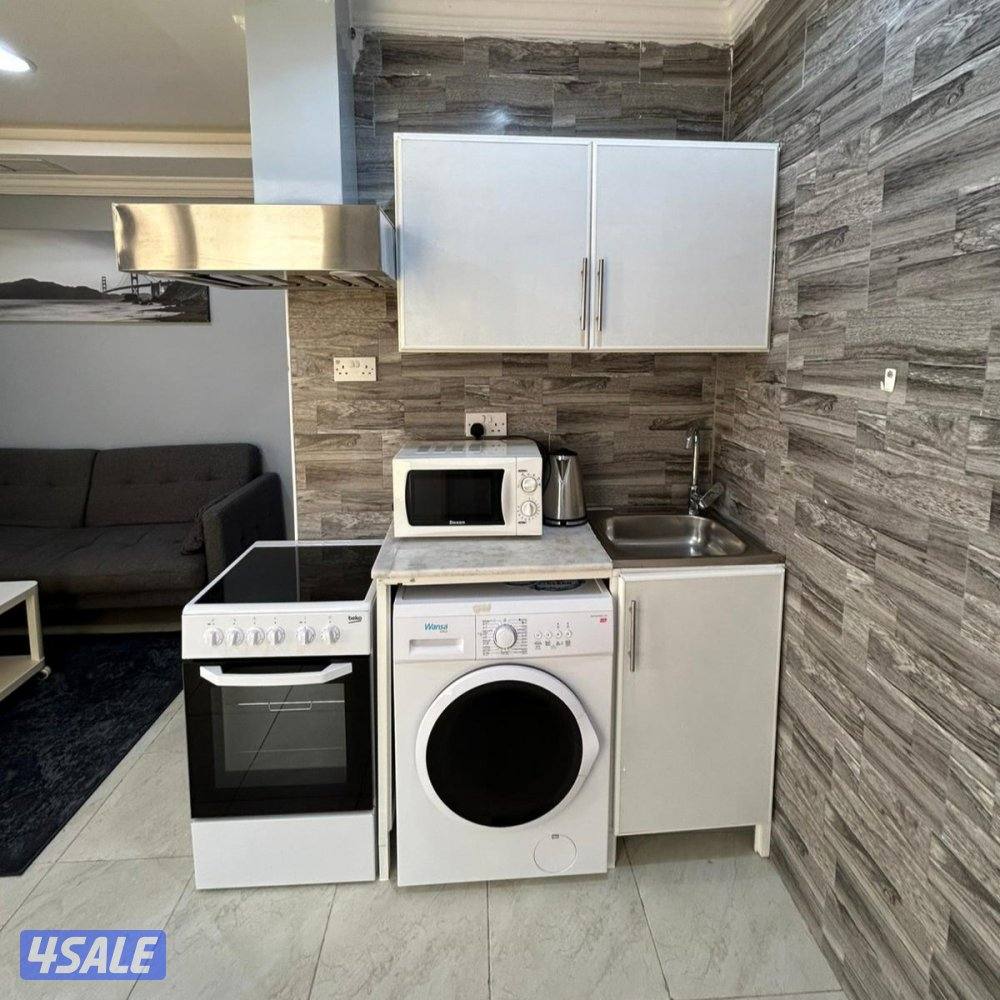 شقة مفروشة إطلالة بحرية مع روف للإيجار في السالمية4