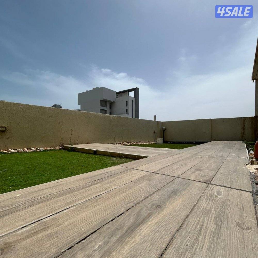 شقة مفروشة إطلالة بحرية مع روف للإيجار في السالمية8