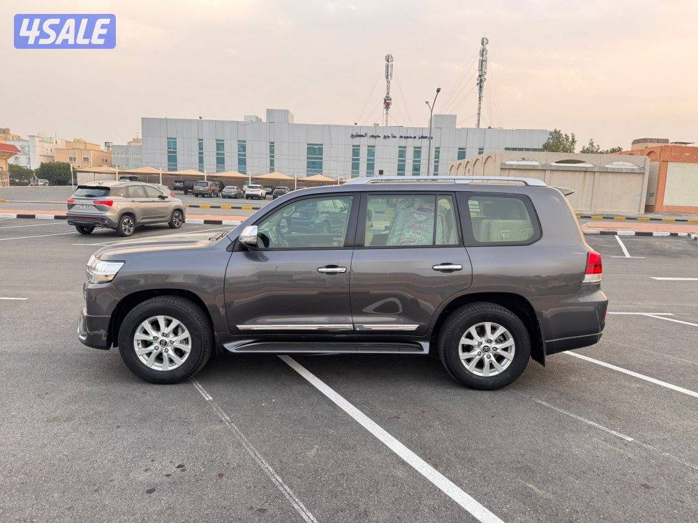 للبيع لانكروزر gxr موديل ٢٠١٦1