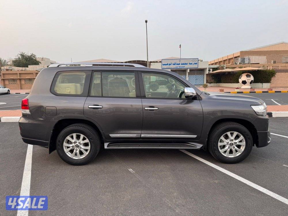 للبيع لانكروزر gxr موديل ٢٠١٦3