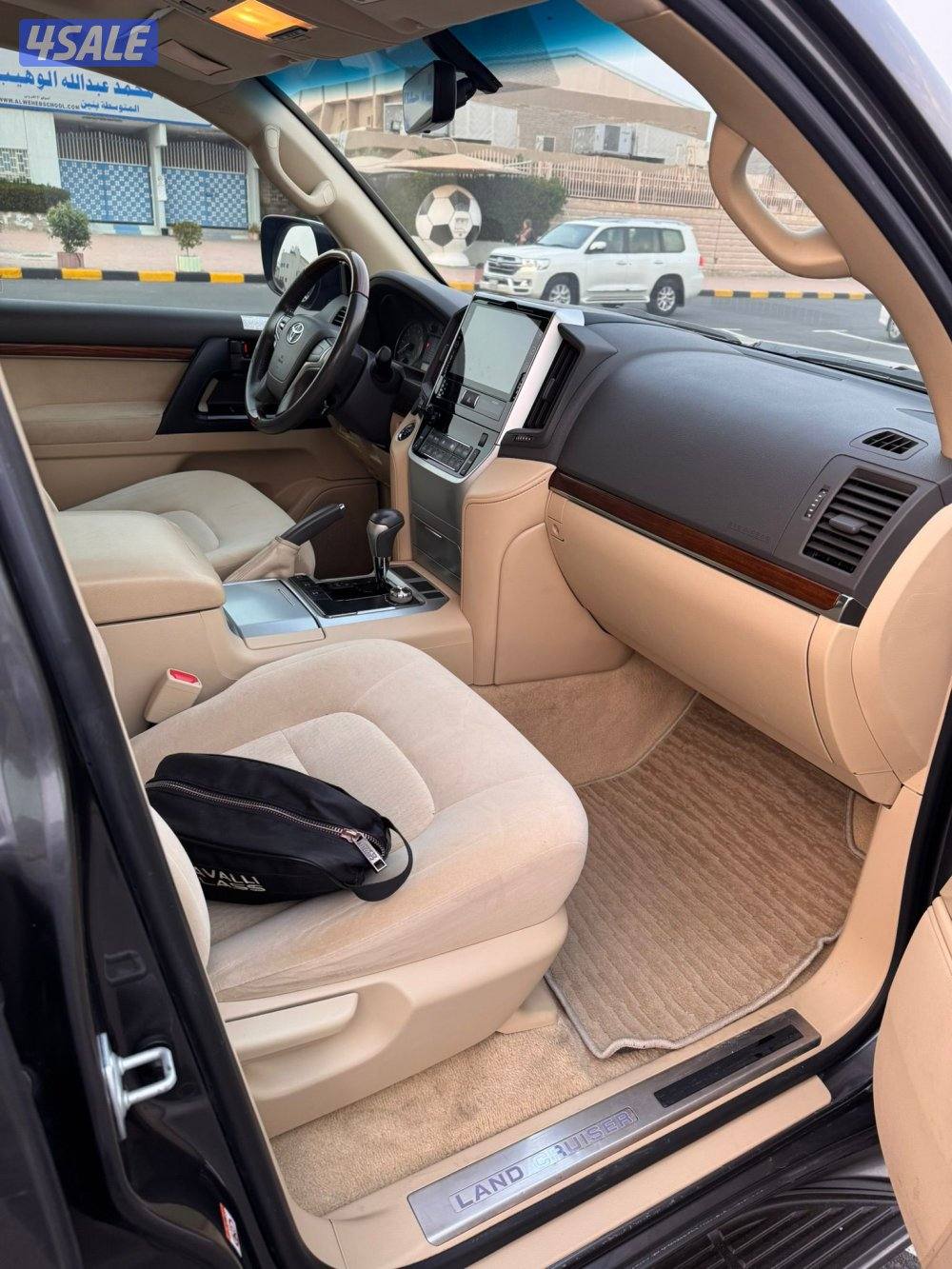 للبيع لانكروزر gxr موديل ٢٠١٦10