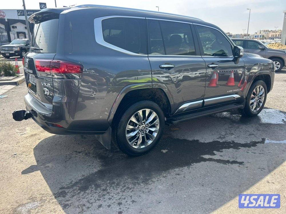 تويوتا لاند كروزر .VX  بدون تربو .V6 موديل 2022 ماشى 71.000 k.m2
