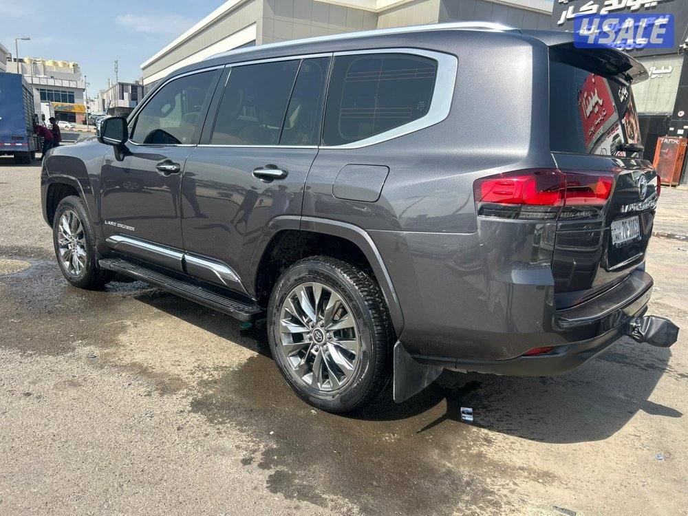 تويوتا لاند كروزر .VX  بدون تربو .V6 موديل 2022 ماشى 71.000 k.m3