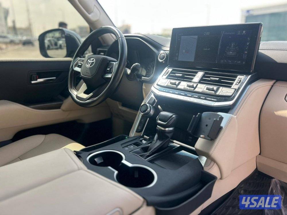 تويوتا لاند كروزر .VX  بدون تربو .V6 موديل 2022 ماشى 71.000 k.m7