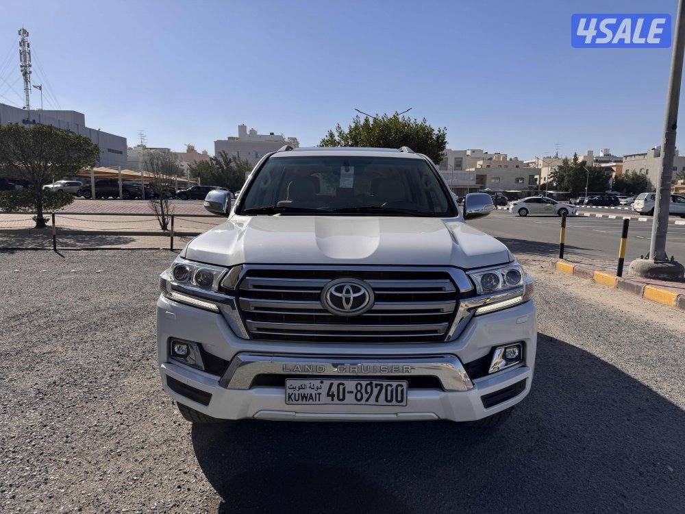 للبيع لاندكروزر gxr موديل ٢٠١٧0