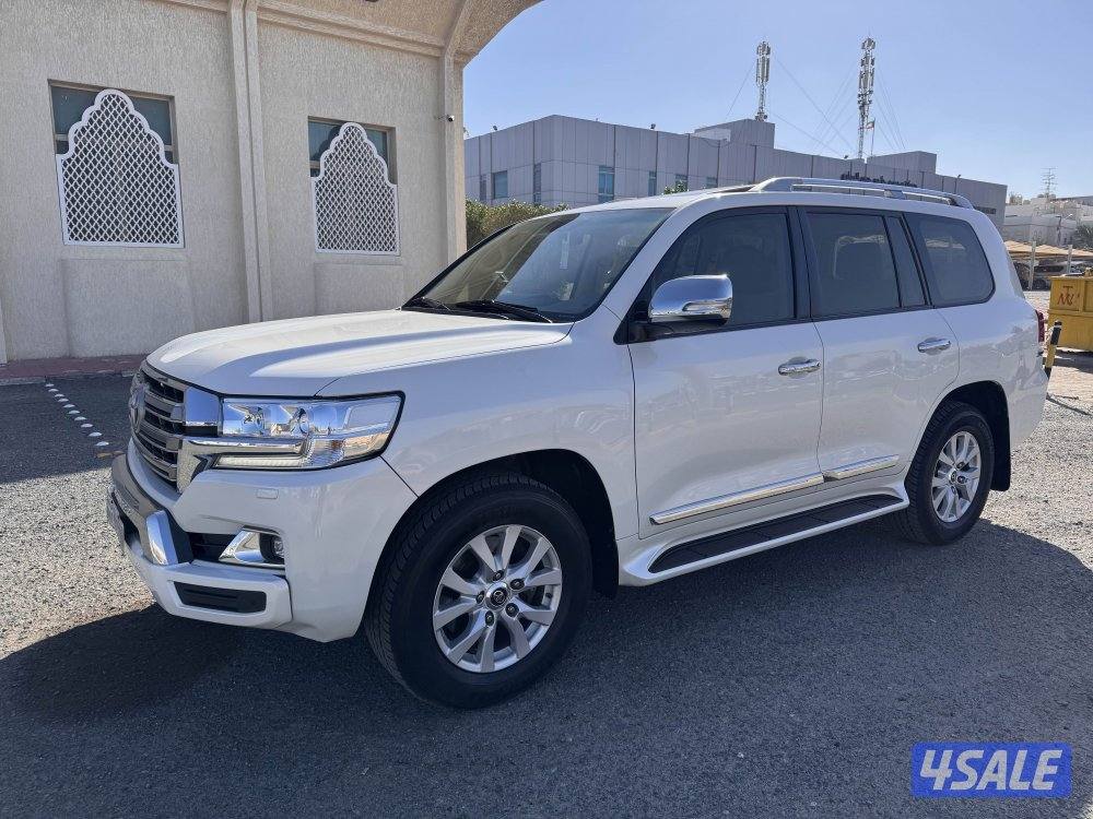 للبيع لاندكروزر gxr موديل ٢٠١٧3