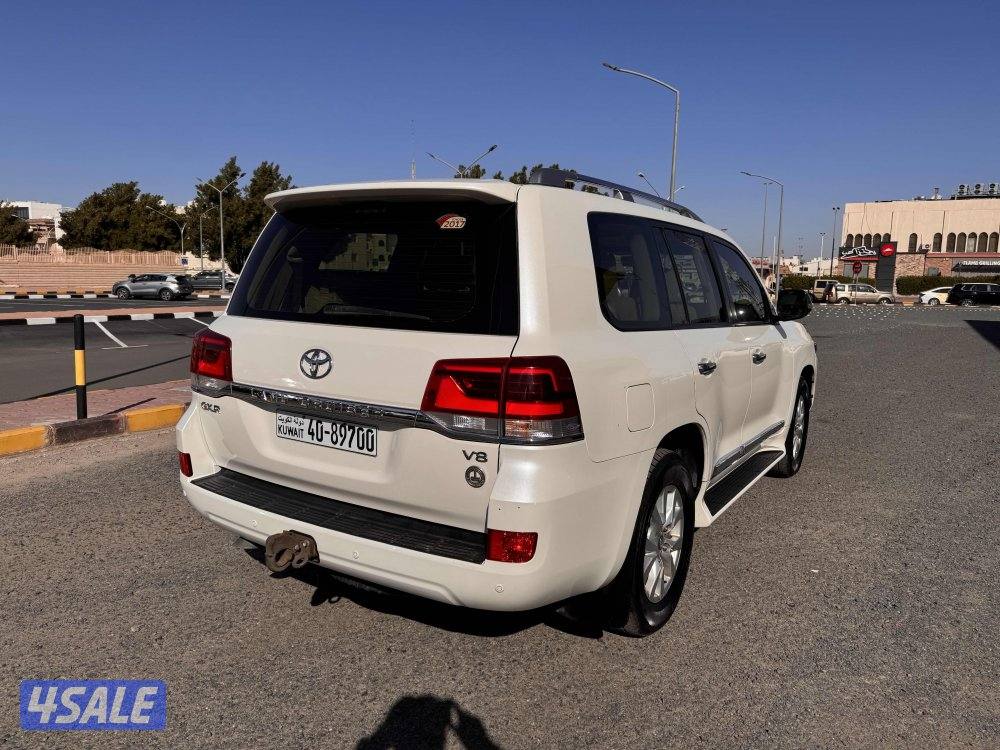 للبيع لاندكروزر gxr موديل ٢٠١٧4