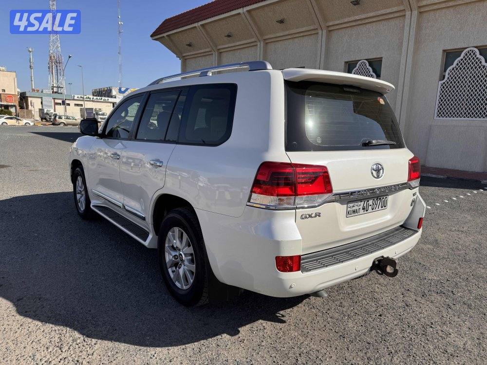 للبيع لاندكروزر gxr موديل ٢٠١٧6