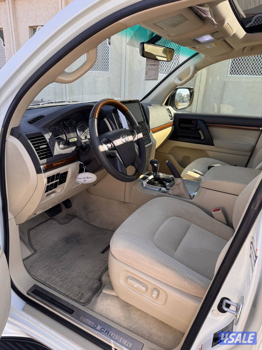 للبيع لاندكروزر gxr موديل ٢٠١٧8