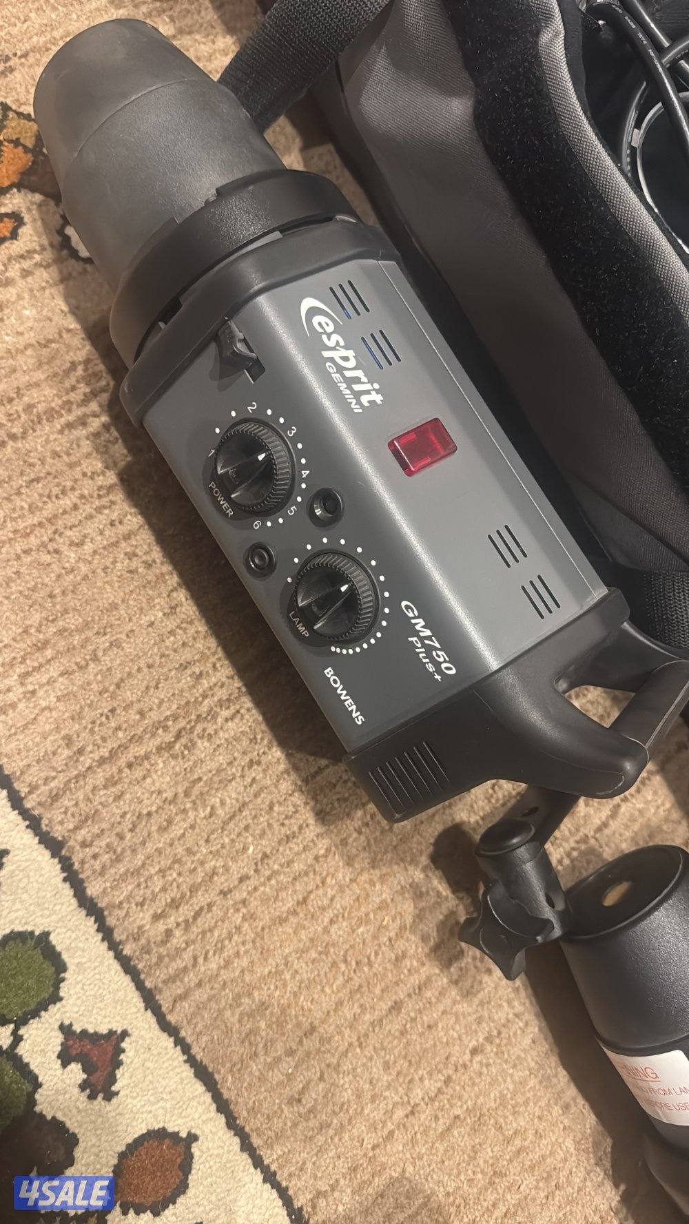 كاميرة نيكون D850 مع عدسات 24-70 و70-200 و 80-400 وعدسة مايكرو 70-1800