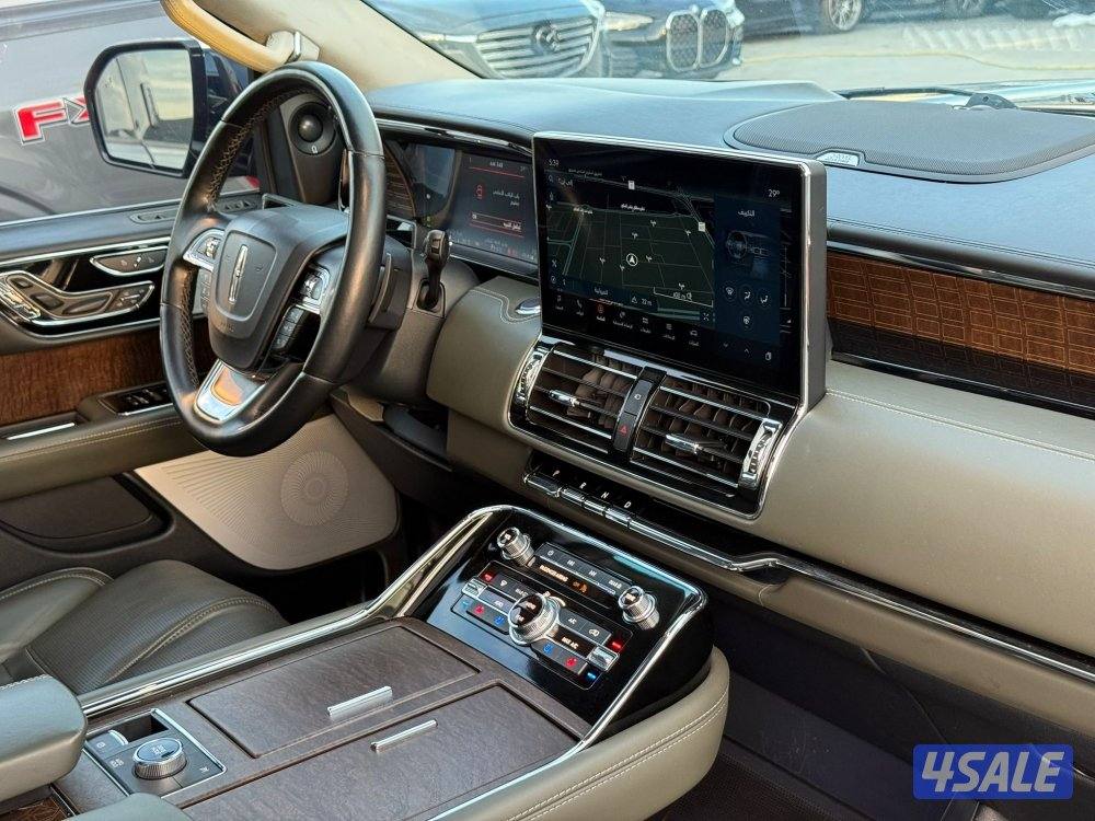 LINCOLN NAVIGATOR _2022 عداد 49 الف فقط7