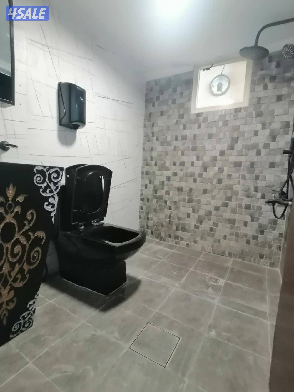 شقةللايجارغرفةصالة حمام مطبخ تشطيب جديد مصافط متوفرة على الخدمات متوفر7