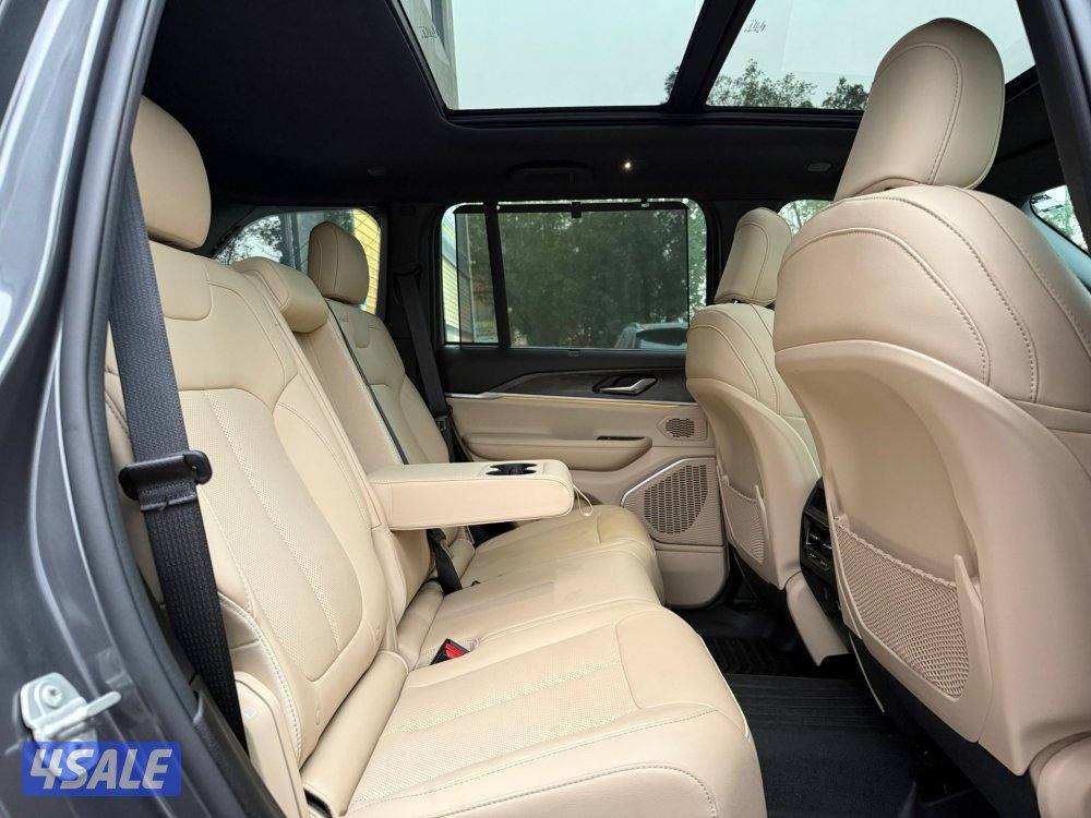 GRAND CHEROKE LIMITED 4*4 _2024 صبغ الوكالة9