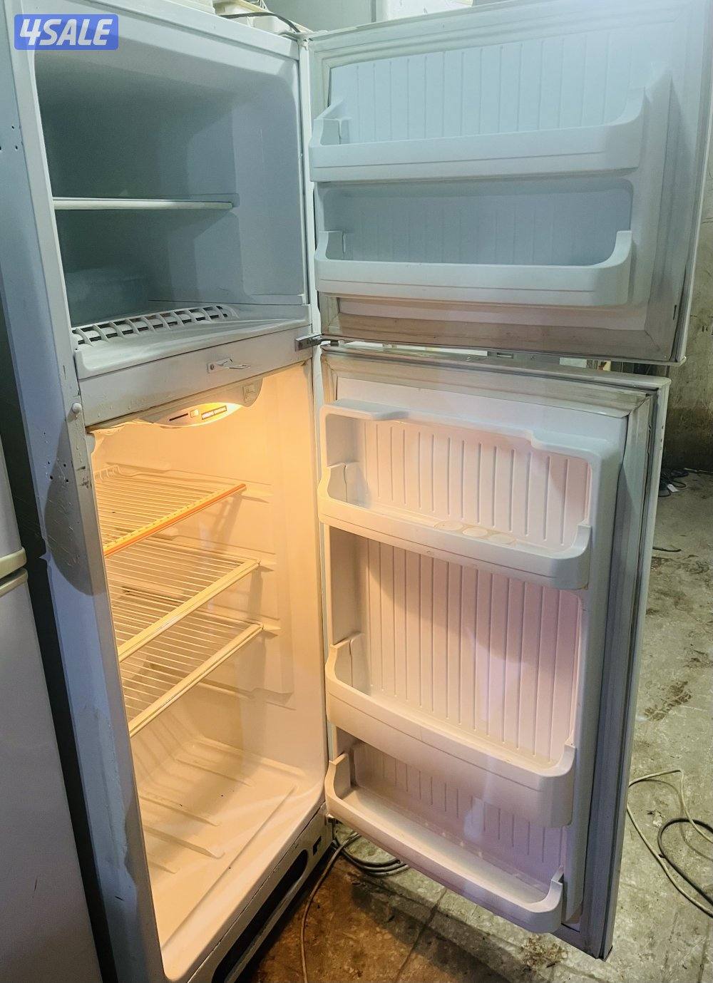 This ia a cwron sized refrigerator1