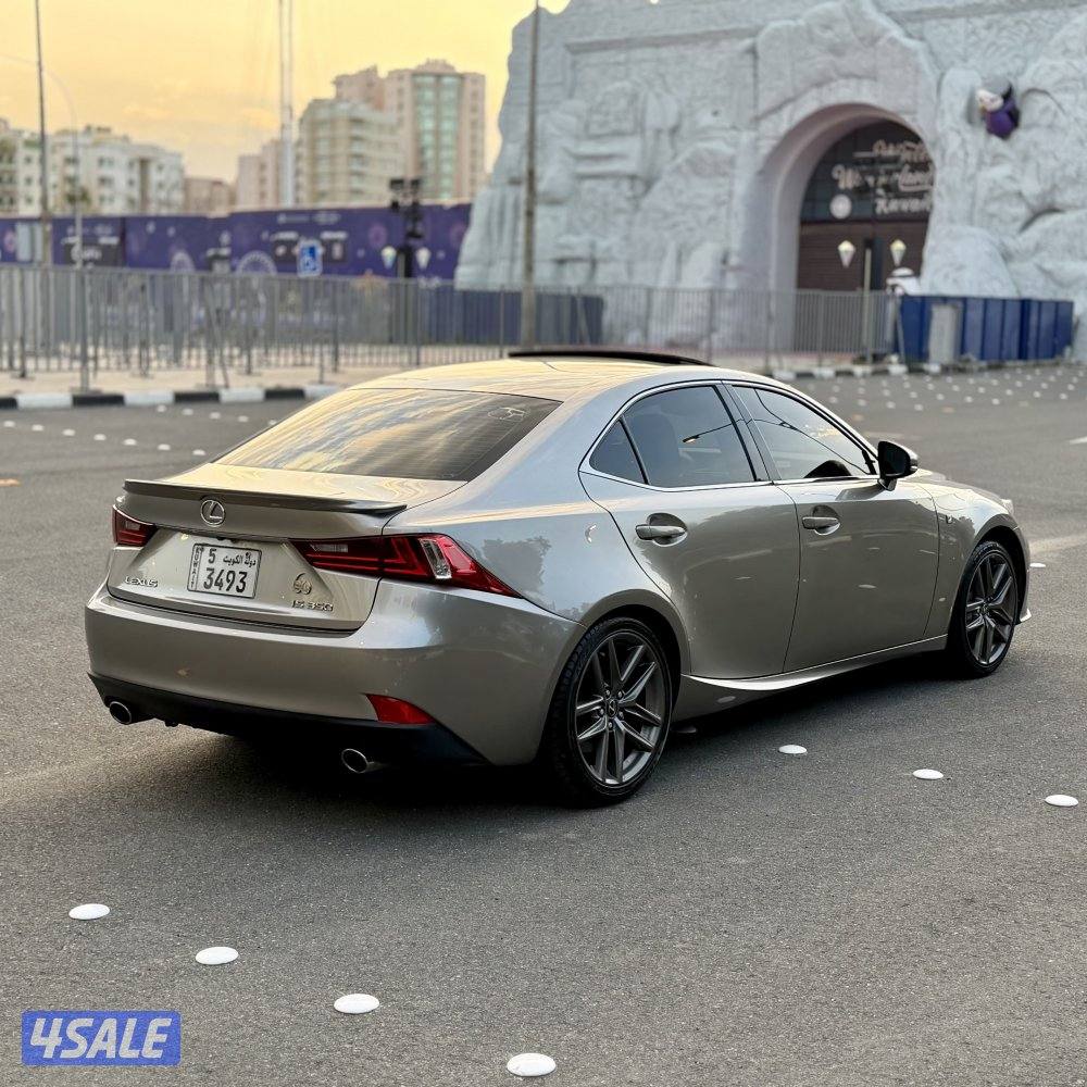 لكزس Isf 350 SPORT موديل 2014 عداد 158 الف بحالة الوكالة3