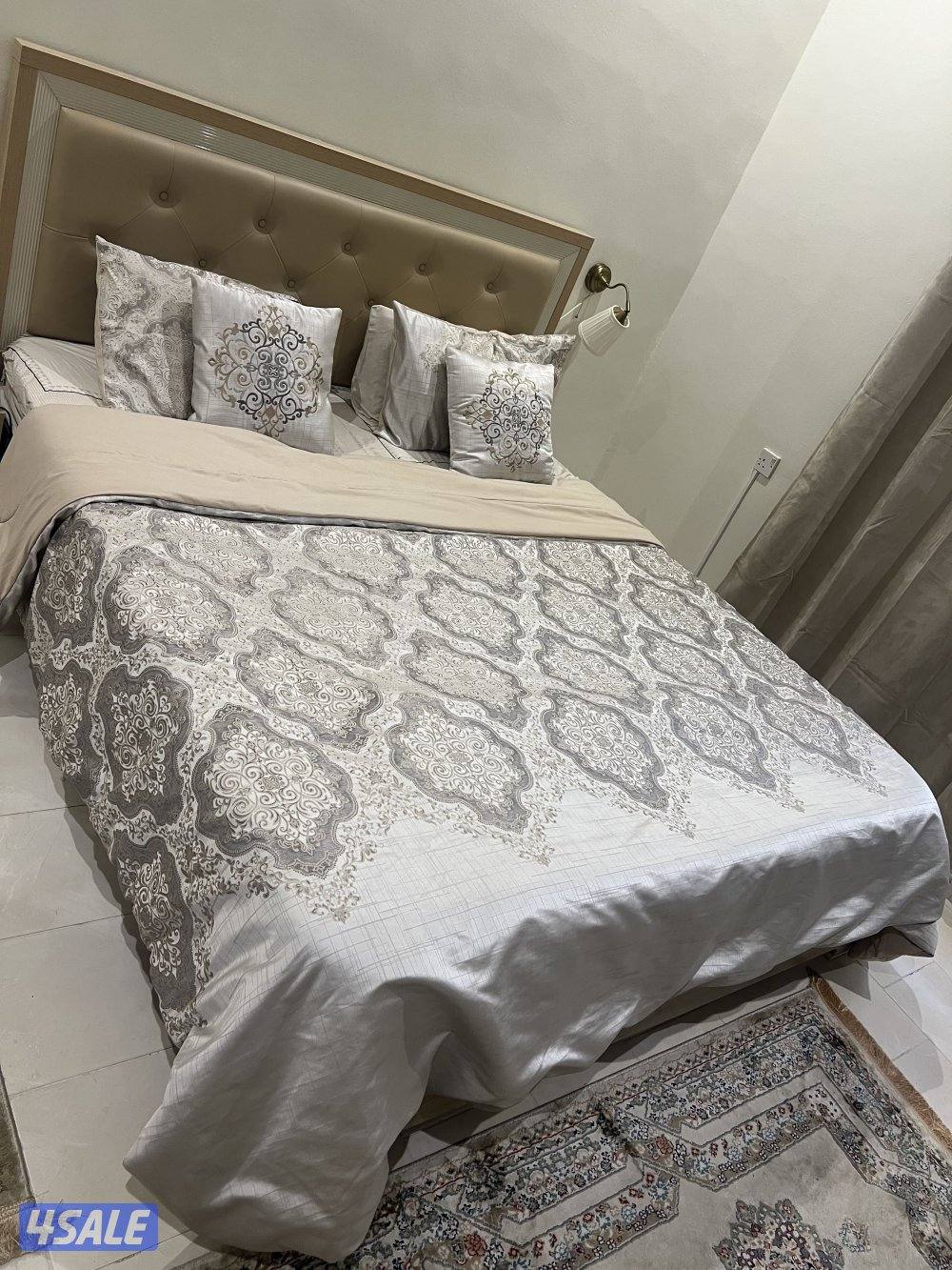 غرفة نوم Home center سرير 200X180 + ١ كومود + كبت + تسريحة رقم 67704970