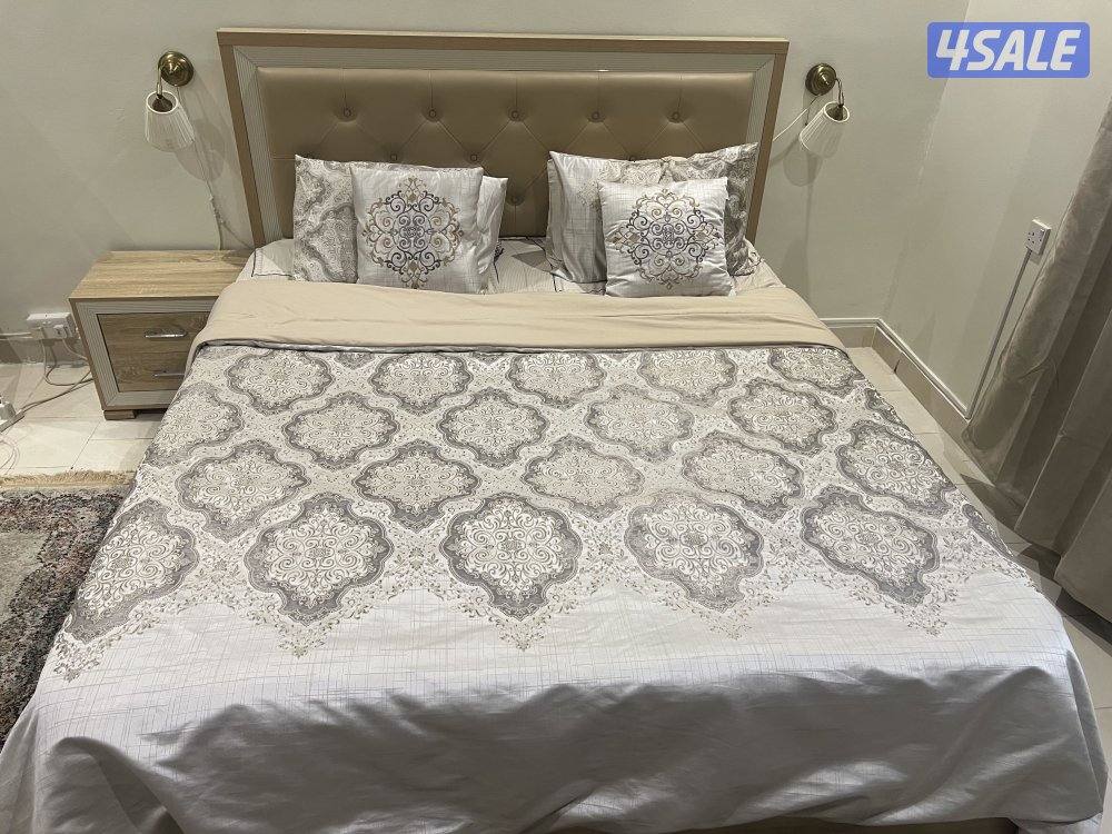 غرفة نوم Home center سرير 200X180 + ١ كومود + كبت + تسريحة رقم 67704971