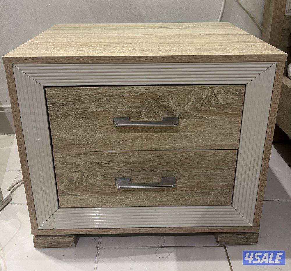 غرفة نوم Home center سرير 200X180 + ١ كومود + كبت + تسريحة رقم 67704972