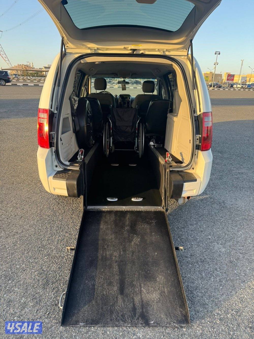 للبيع دوج فان لذوي الاحتياجات الخاصه2