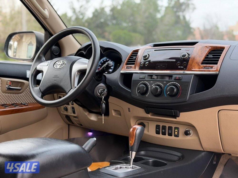 للبيع فورتنر SR5 TRD V4 موديل 2014  بحالة الوكاله9