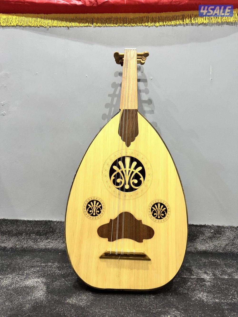 عود تعليمي  خشب ارز الاوتار كرستال شعر مستعمل مع شنطته ورشيتين0