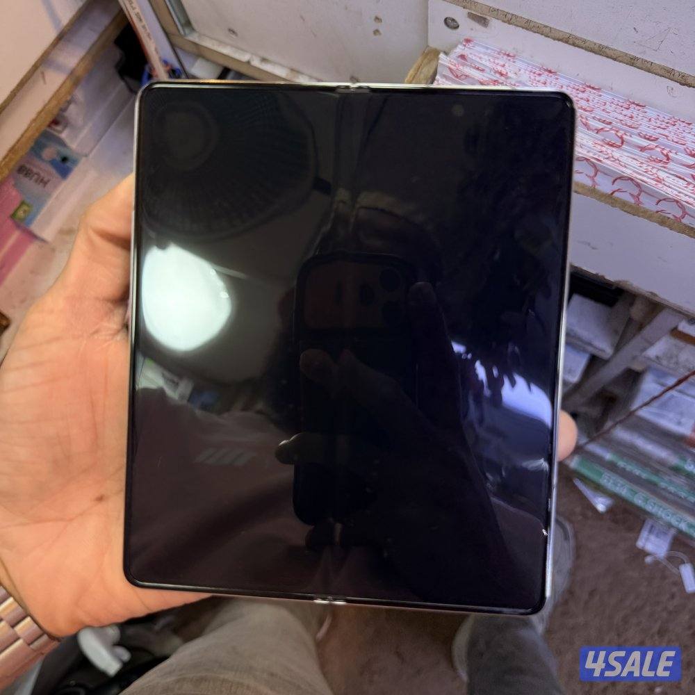 Samsung fold 5 only 5 days used not2