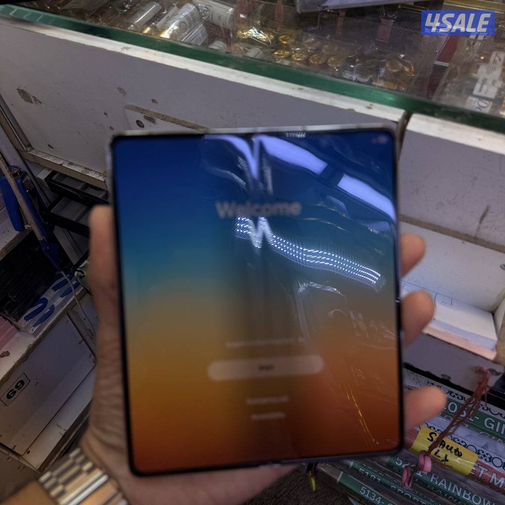 Samsung fold 5 only 5 days used not7