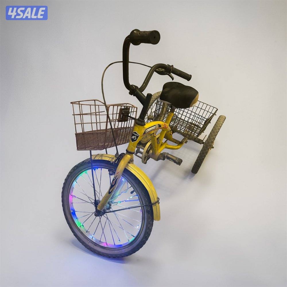 Yellow Cycle With LIGHTINGS2
