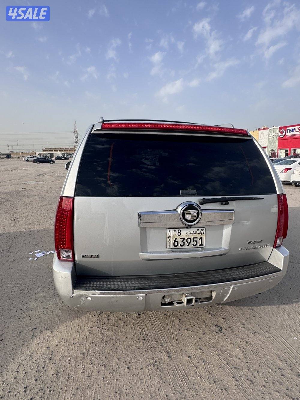 للبيع سيارتين اسكاليد مرسيدس3