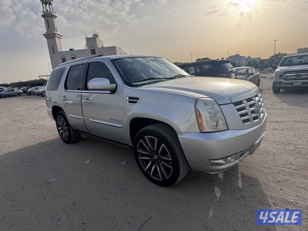 للبيع سيارتين اسكاليد مرسيدس4