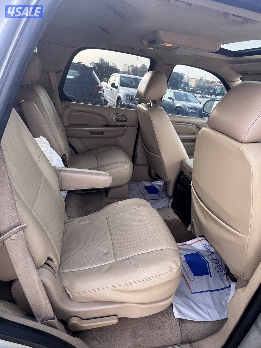 للبيع سيارتين اسكاليد مرسيدس6