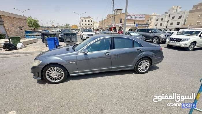 للبيع سيارتين اسكاليد مرسيدس9