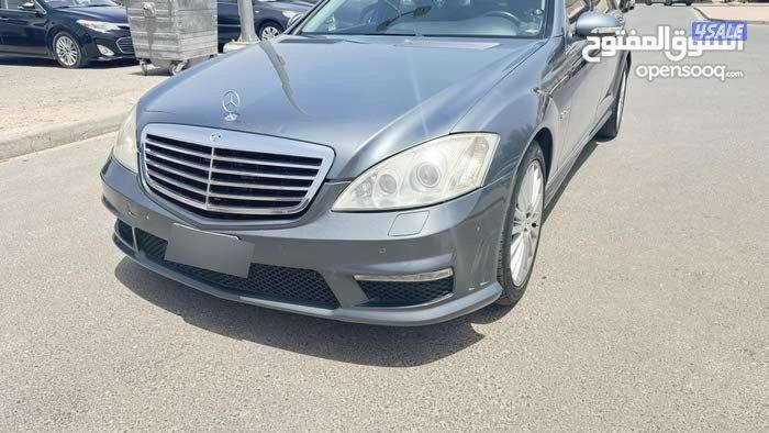 للبيع سيارتين اسكاليد مرسيدس10