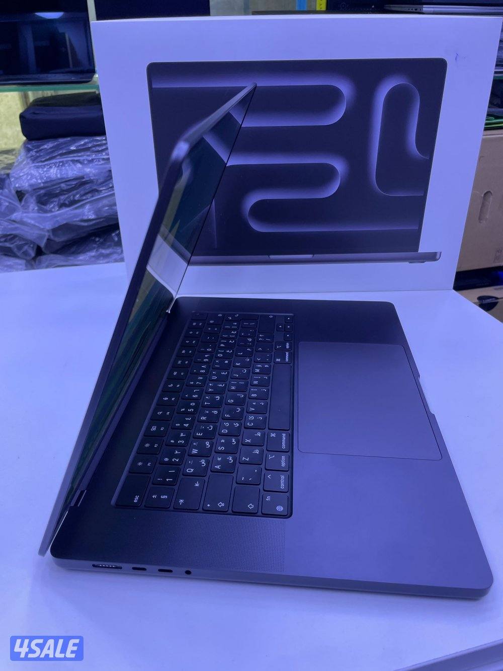 MacBook Pro 16-inch (M4 Max)0