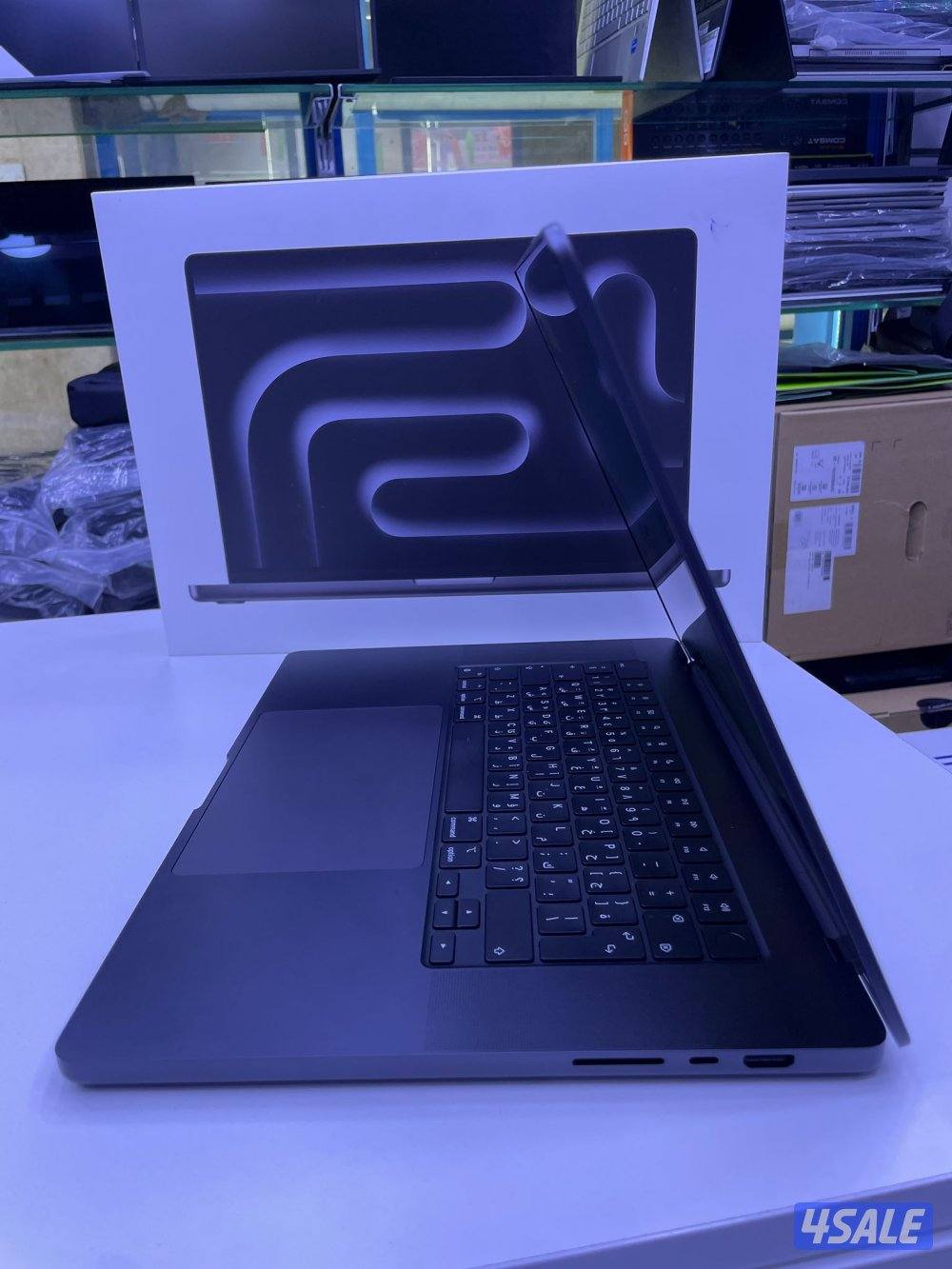 MacBook Pro 16-inch (M4 Max)5