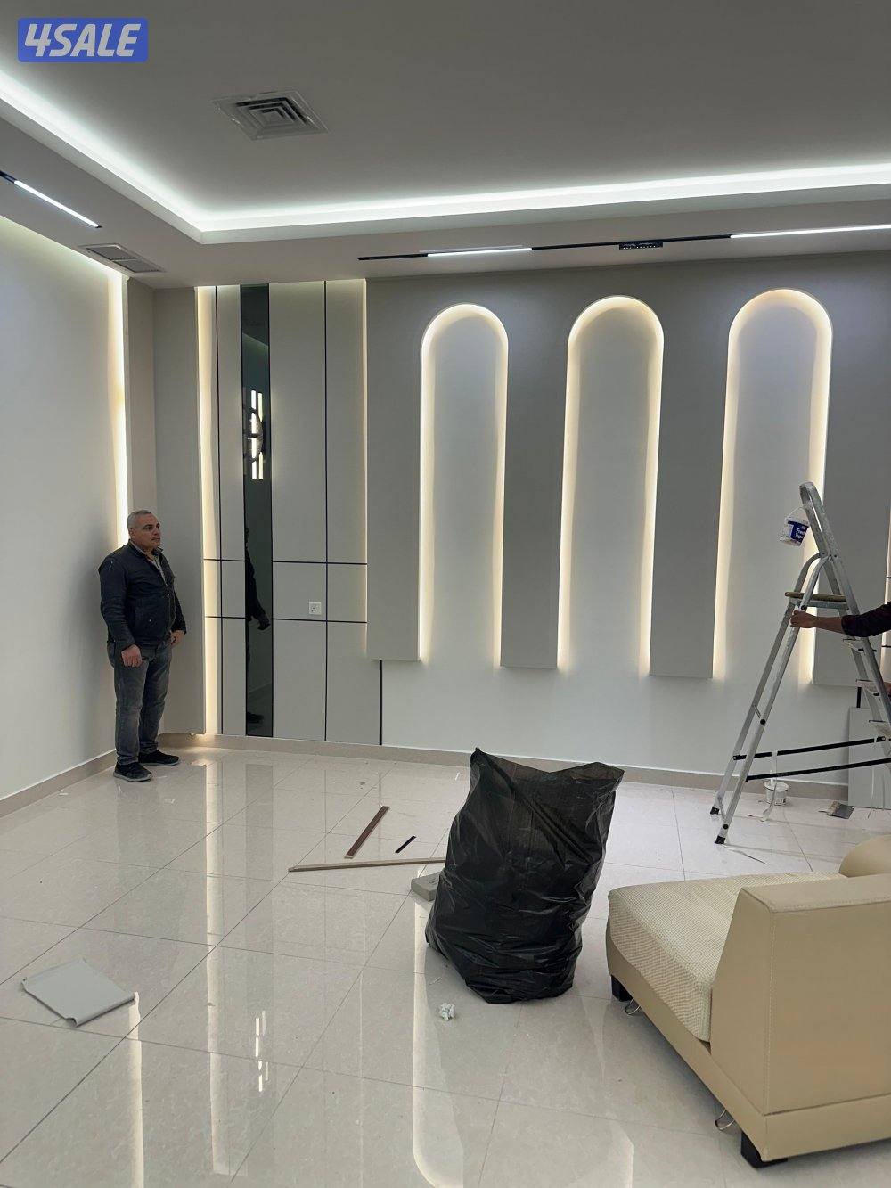 جميع انواع الاصباغ وجميع الديكورات وورق جدران وباركيه0