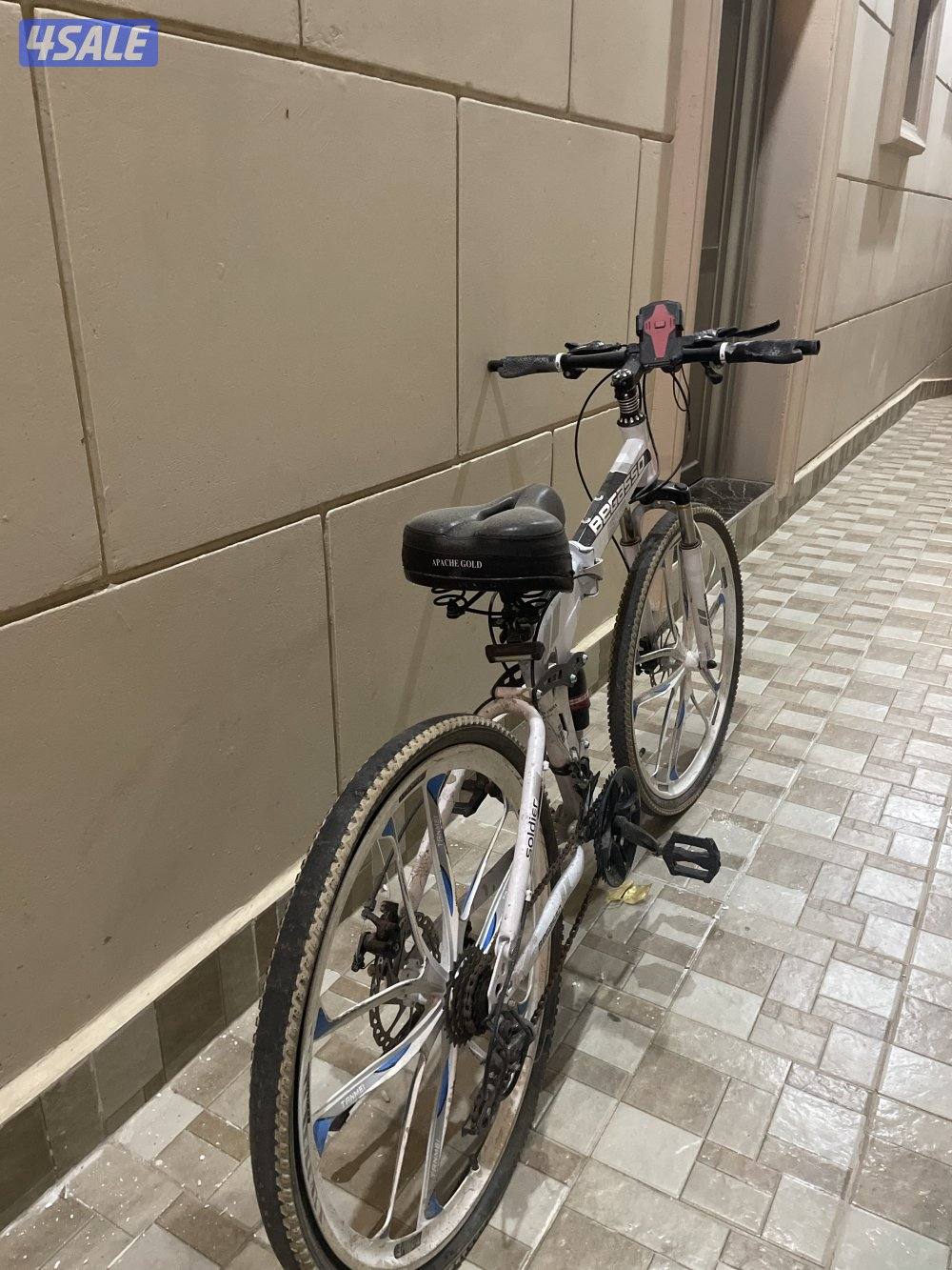 قاري رياضي الخربان فيه تاير ويده بريك بس واتس فقططط0